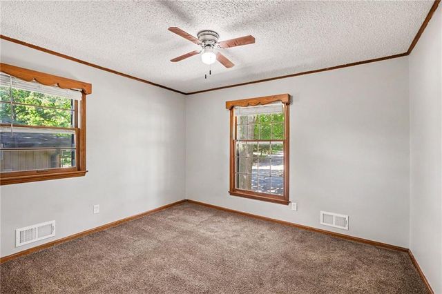 11047 Spring Valley Road, Kansas City, MO 64134