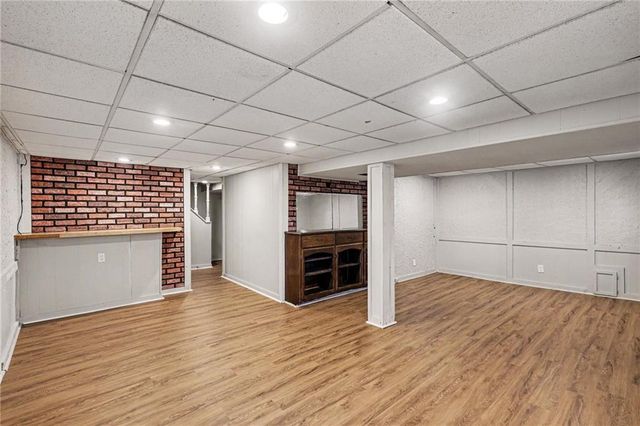 11047 Spring Valley Road, Kansas City, MO 64134