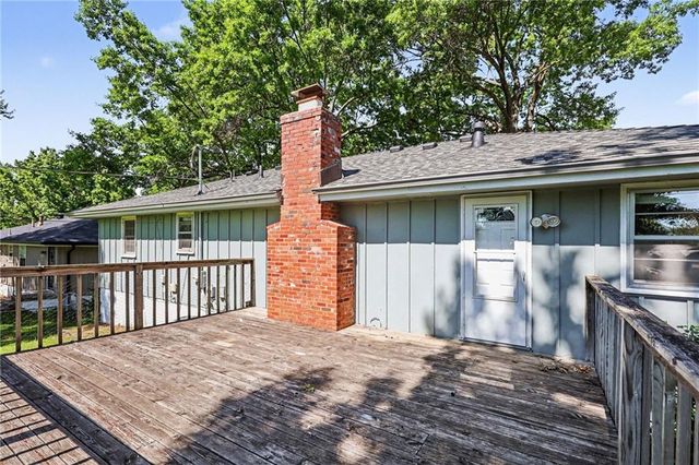 11047 Spring Valley Road, Kansas City, MO 64134