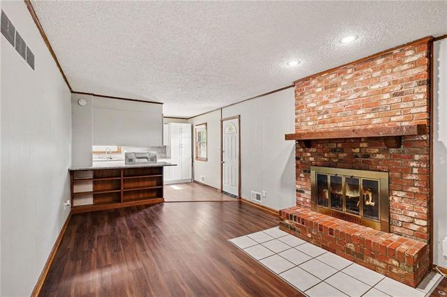 11047 Spring Valley Road, Kansas City, MO 64134