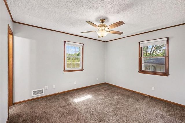 11047 Spring Valley Road, Kansas City, MO 64134