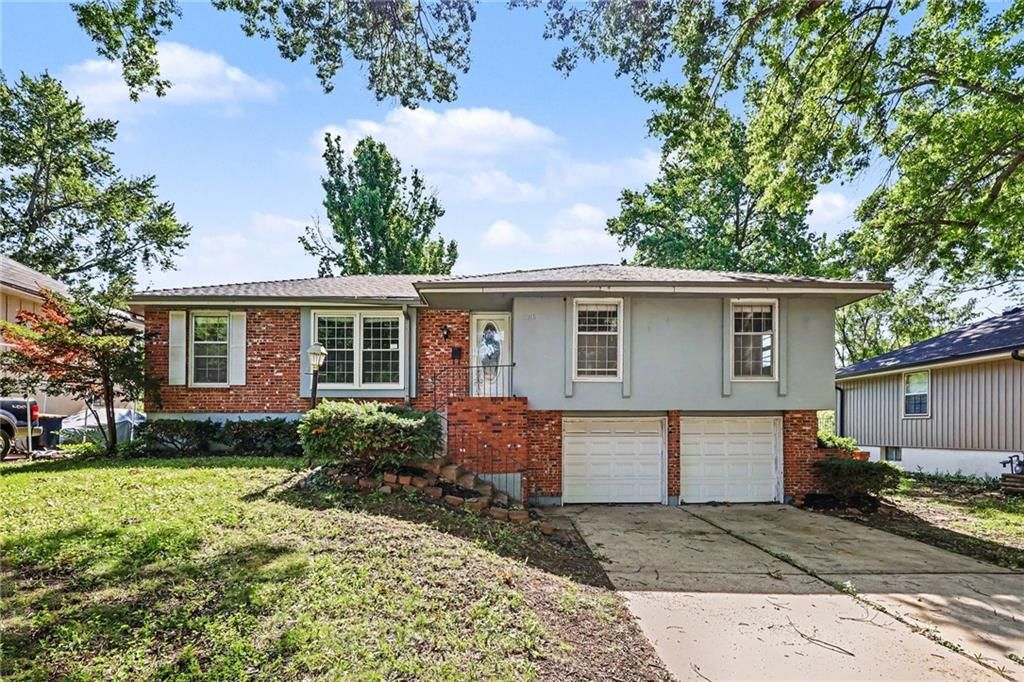11047 Spring Valley Road, Kansas City, MO 64134