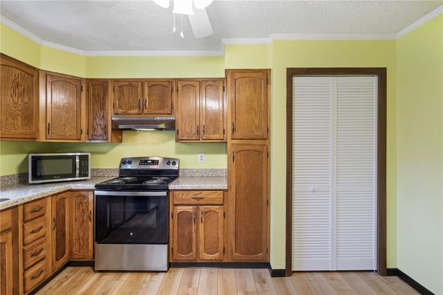 1112 Motor St, Shenango Twp, PA 16101