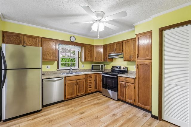 1112 Motor St, Shenango Twp, PA 16101