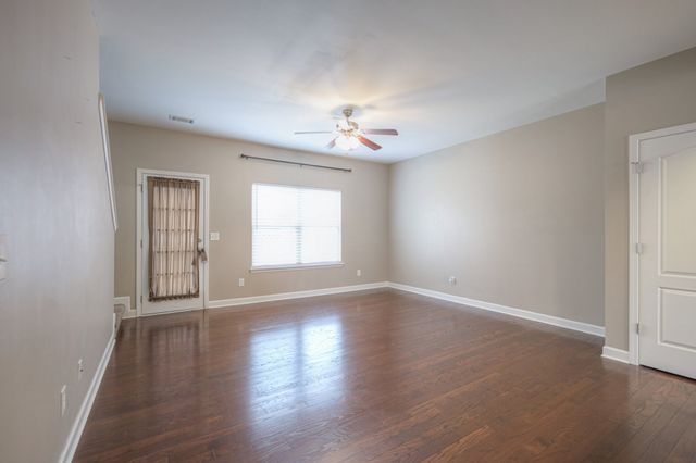 5441 Perlou Ln, Murfreesboro, TN 37128