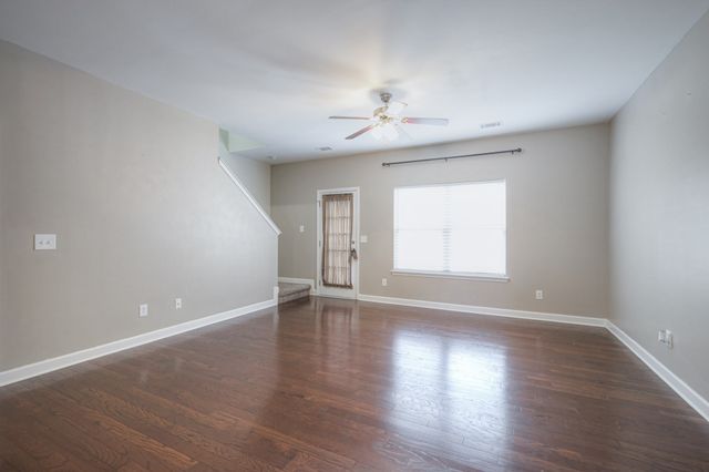 5441 Perlou Ln, Murfreesboro, TN 37128