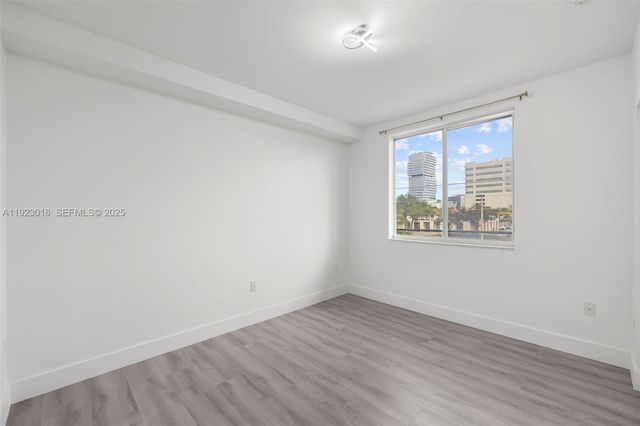 2651 NE 212th Ter 305, Miami, FL 33180