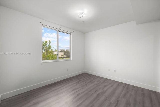 2651 NE 212th Ter 305, Miami, FL 33180