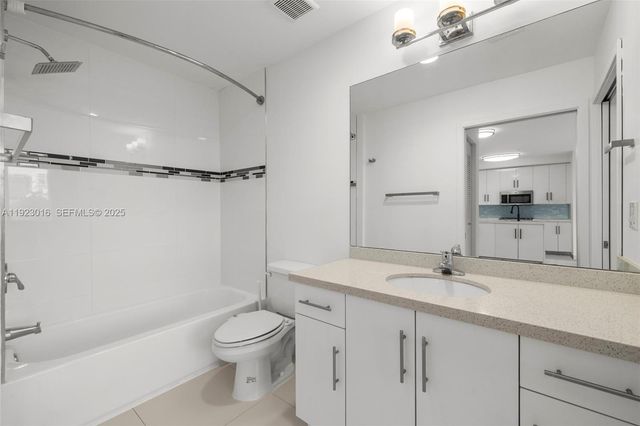 2651 NE 212th Ter 305, Miami, FL 33180