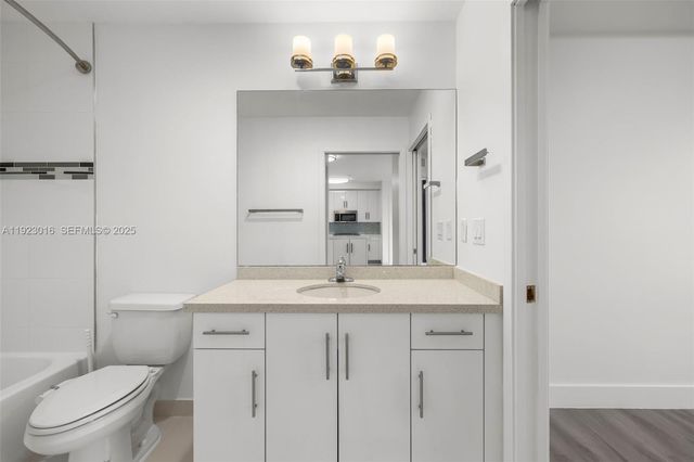 2651 NE 212th Ter 305, Miami, FL 33180