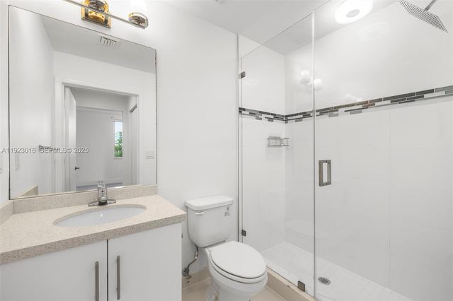 2651 NE 212th Ter 305, Miami, FL 33180