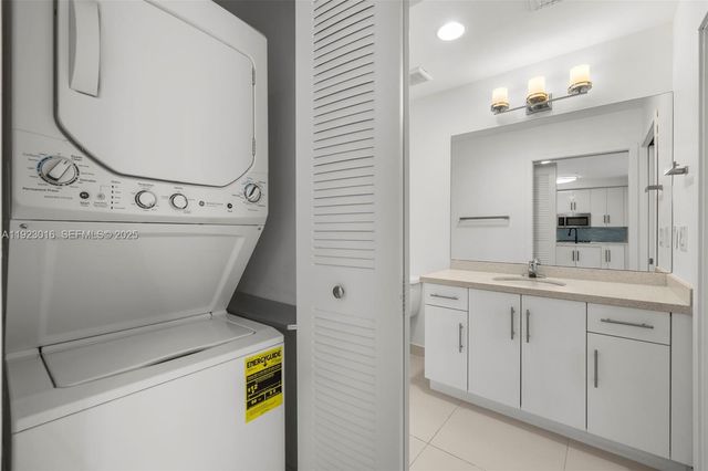 2651 NE 212th Ter 305, Miami, FL 33180