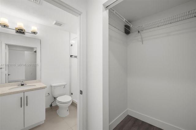 2651 NE 212th Ter 305, Miami, FL 33180