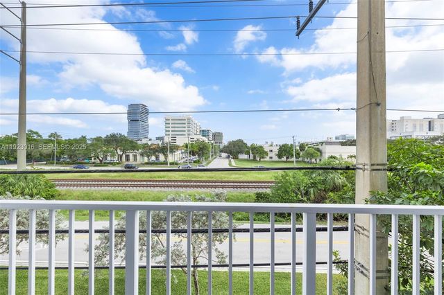 2651 NE 212th Ter 305, Miami, FL 33180