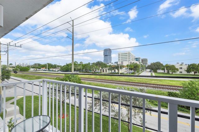 2651 NE 212th Ter 305, Miami, FL 33180