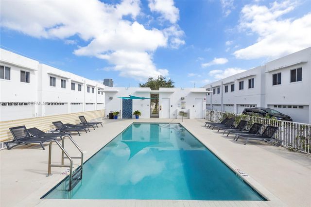 2651 NE 212th Ter 305, Miami, FL 33180