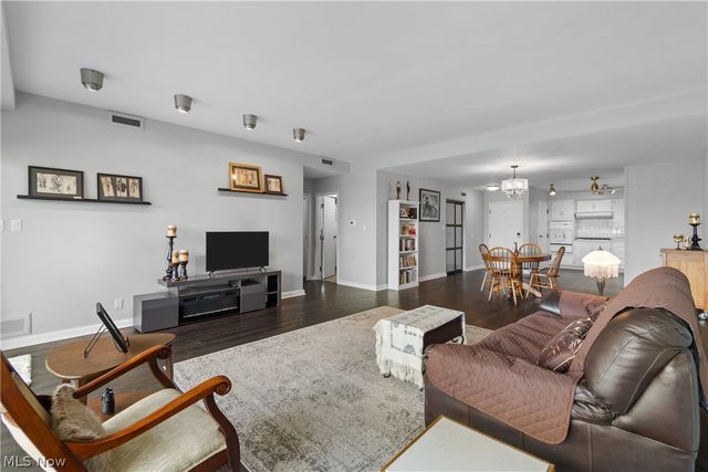 275 N Portage Path 6C, Akron, OH 44303