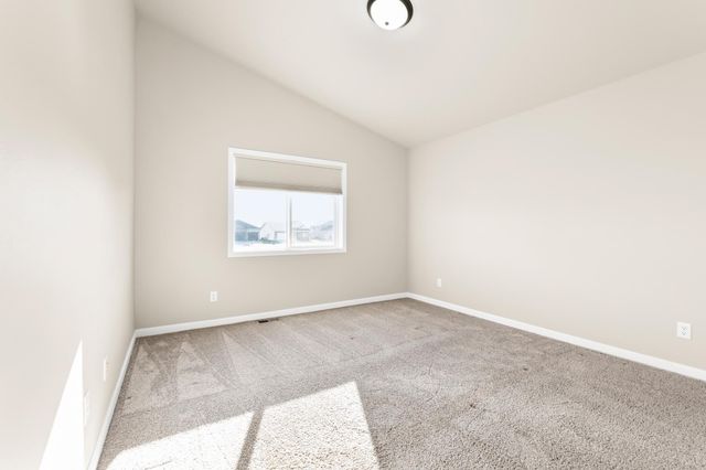 6009 80th Avenue S, Horace, ND 58047