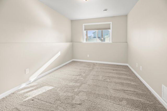 6009 80th Avenue S, Horace, ND 58047