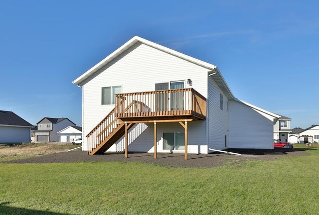6009 80th Avenue S, Horace, ND 58047