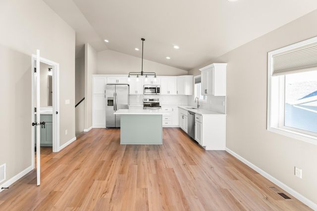 6009 80th Avenue S, Horace, ND 58047