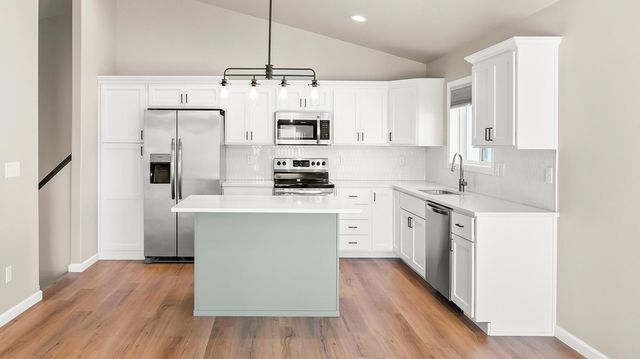 6009 80th Avenue S, Horace, ND 58047