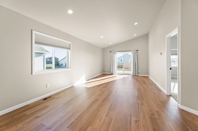 6009 80th Avenue S, Horace, ND 58047