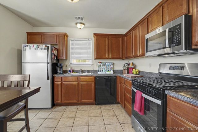 20316 E 43rd Street S, Broken Arrow, OK 74014