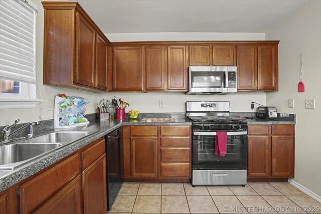 20316 E 43rd Street S, Broken Arrow, OK 74014