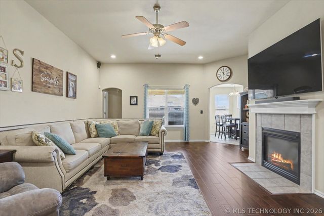 20316 E 43rd Street S, Broken Arrow, OK 74014