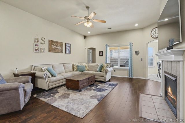 20316 E 43rd Street S, Broken Arrow, OK 74014