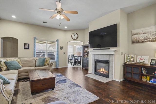 20316 E 43rd Street S, Broken Arrow, OK 74014