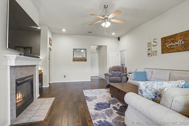 20316 E 43rd Street S, Broken Arrow, OK 74014