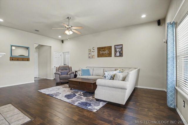 20316 E 43rd Street S, Broken Arrow, OK 74014