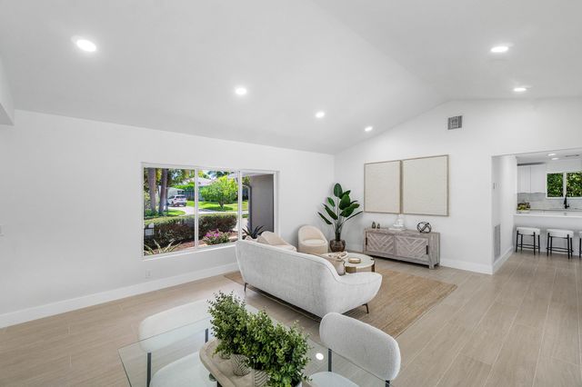 723 SW 27th Terrace, Boynton Beach, FL 33435