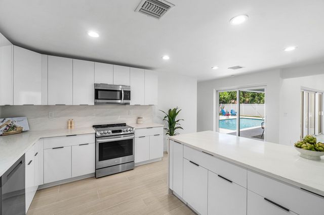 723 SW 27th Terrace, Boynton Beach, FL 33435