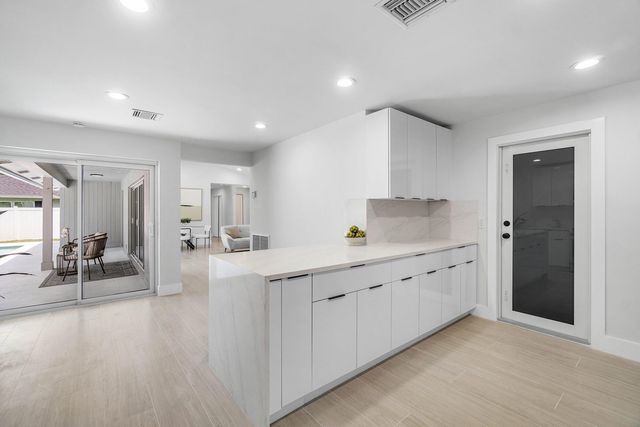 723 SW 27th Terrace, Boynton Beach, FL 33435