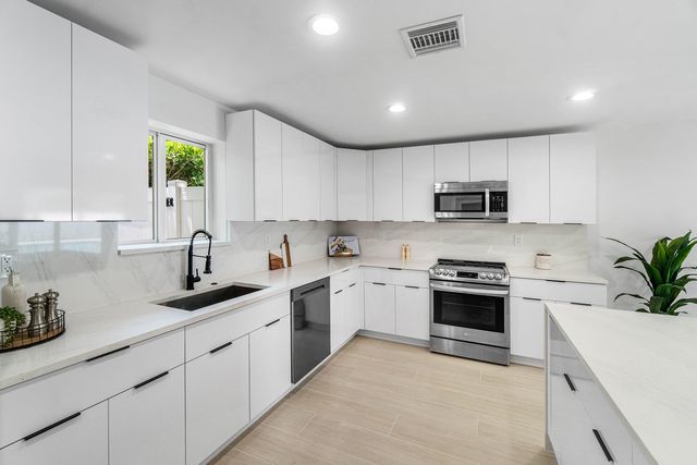 723 SW 27th Terrace, Boynton Beach, FL 33435