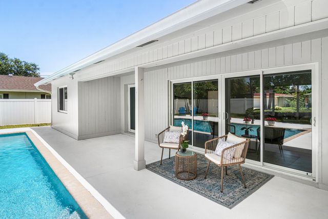 723 SW 27th Terrace, Boynton Beach, FL 33435