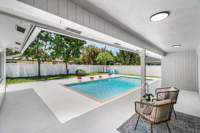 723 SW 27th Terrace, Boynton Beach, FL 33435
