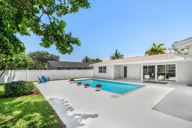 723 SW 27th Terrace, Boynton Beach, FL 33435