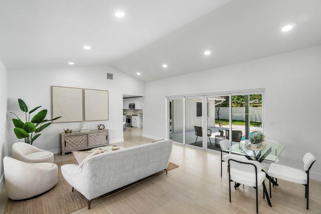 723 SW 27th Terrace, Boynton Beach, FL 33435