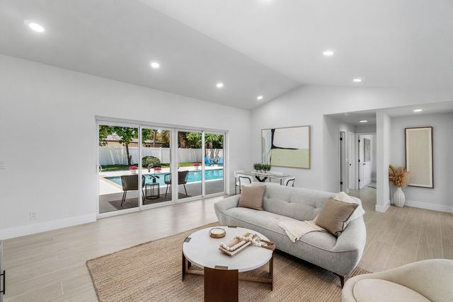 723 SW 27th Terrace, Boynton Beach, FL 33435