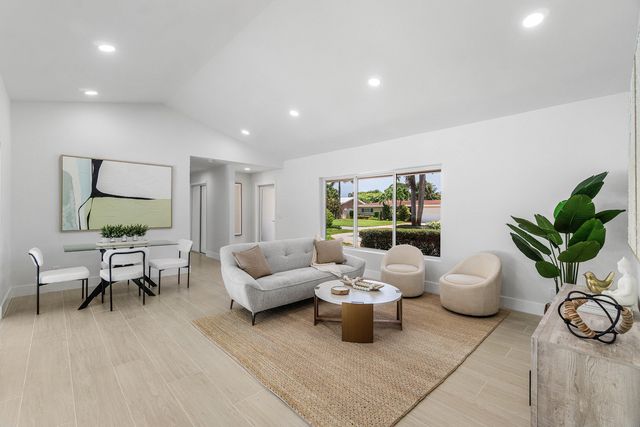 723 SW 27th Terrace, Boynton Beach, FL 33435