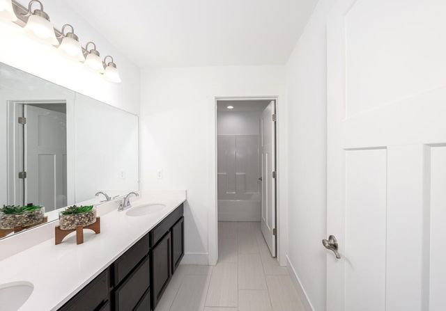 26900 Napier Road, Oakland Twp, MI 48374