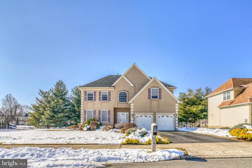 310 PAR DR, Philadelphia, PA 19115