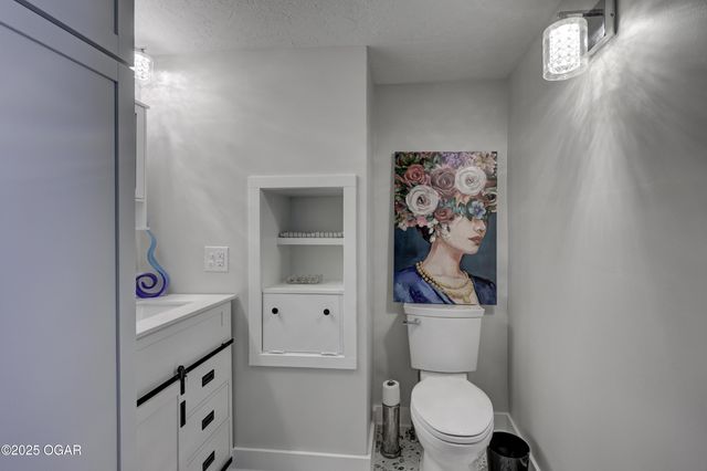 1005 N Moffett Avenue, Joplin, MO 64801