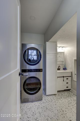 1005 N Moffett Avenue, Joplin, MO 64801