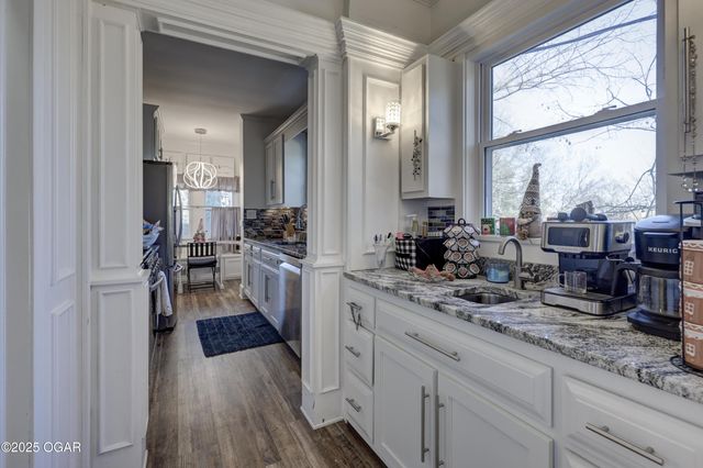 1005 N Moffett Avenue, Joplin, MO 64801