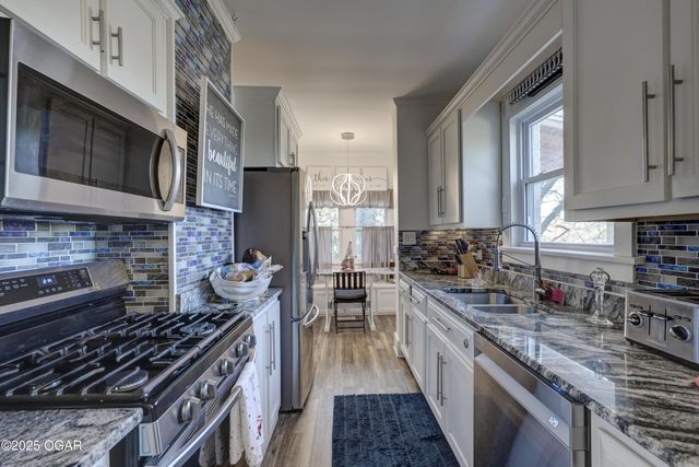 1005 N Moffett Avenue, Joplin, MO 64801